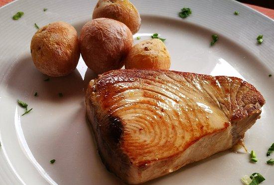 Cuatro Hojas tapas y vinos